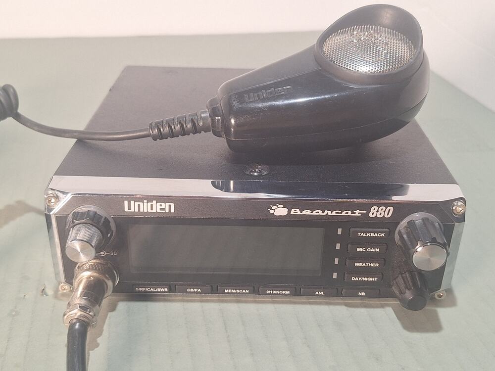 Uniden Bearcat 880 CB Radio Early Production Version Tested Working Original Mic